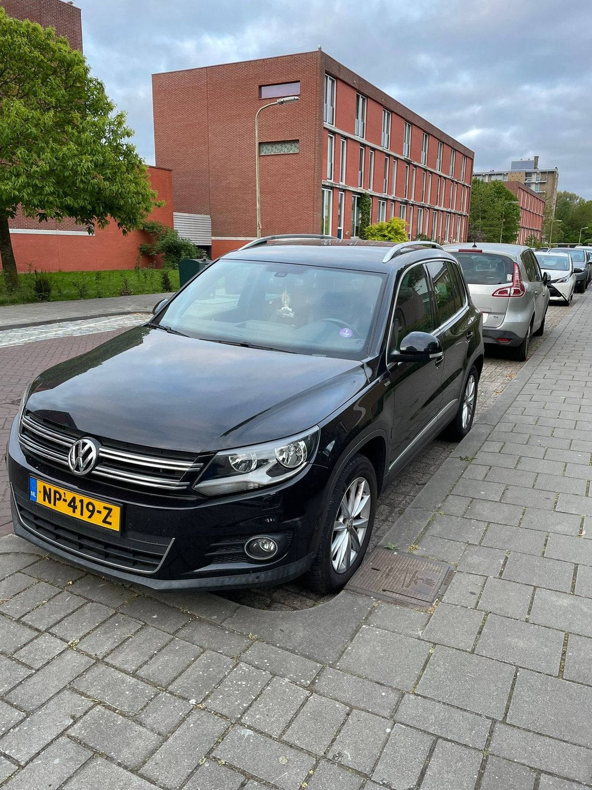 Volkswagen Tiguan 1.4 TSI 90KW BMT 2014 Zwart, Voorwielaandrijving, 15 km/l, 4 cilinders, 75 €/maand