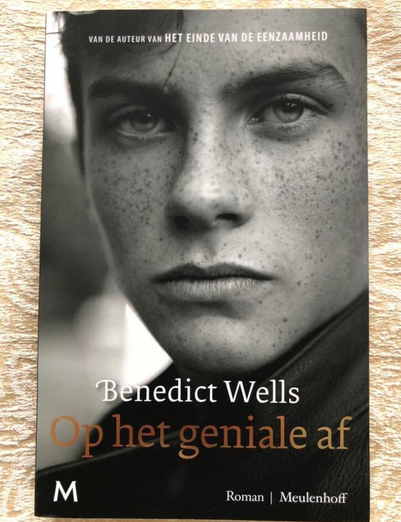 Op het geniale af - Benedict Wells (Roman), Boeken, Ophalen of Verzenden, Zo goed als nieuw, Europa overig