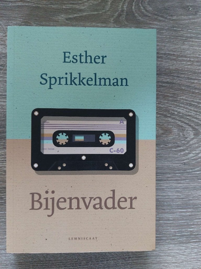 Esther Sprikkelman - Bijenvader, Ophalen of Verzenden, Zo goed als nieuw