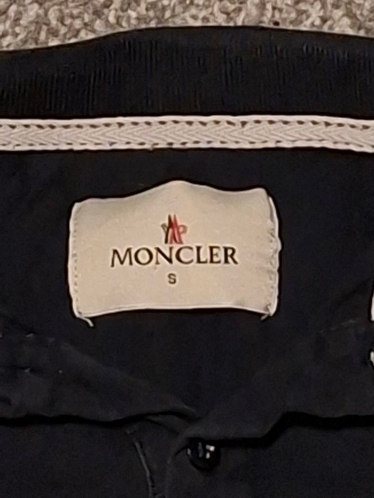 Moncler Polo Shirt Zwart Maat S met klein gaatje, Moncler, Zwart, Ophalen of Verzenden, Gedragen