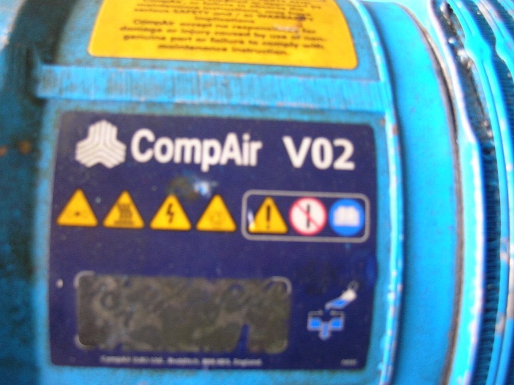 GEZOCHT  OLIEKOELER  COMPAIR V02  /  HYDROVANE  HV 04, Ophalen