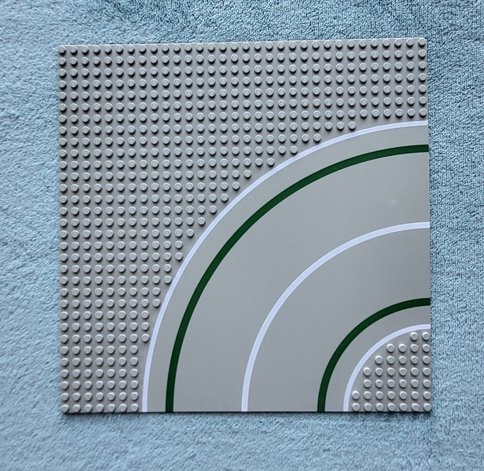 Lego weg bouw plaat bocht 32x32 studs met fietspad opdruk., Ophalen of Verzenden, Gebruikt, Grondplaat, Lego
