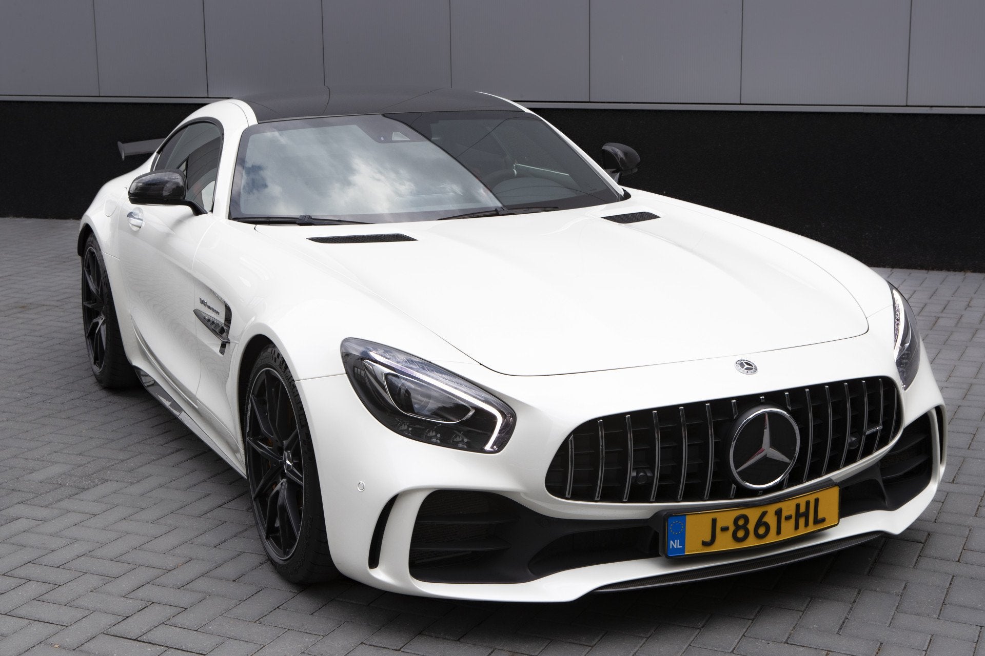 Mercedes-Benz AMG GT 4.0 R Full Carbon Keramisch (bj 2017), Auto's, Mercedes-Benz, Automaat, Achterwielaandrijving, Gebruikt, Wit