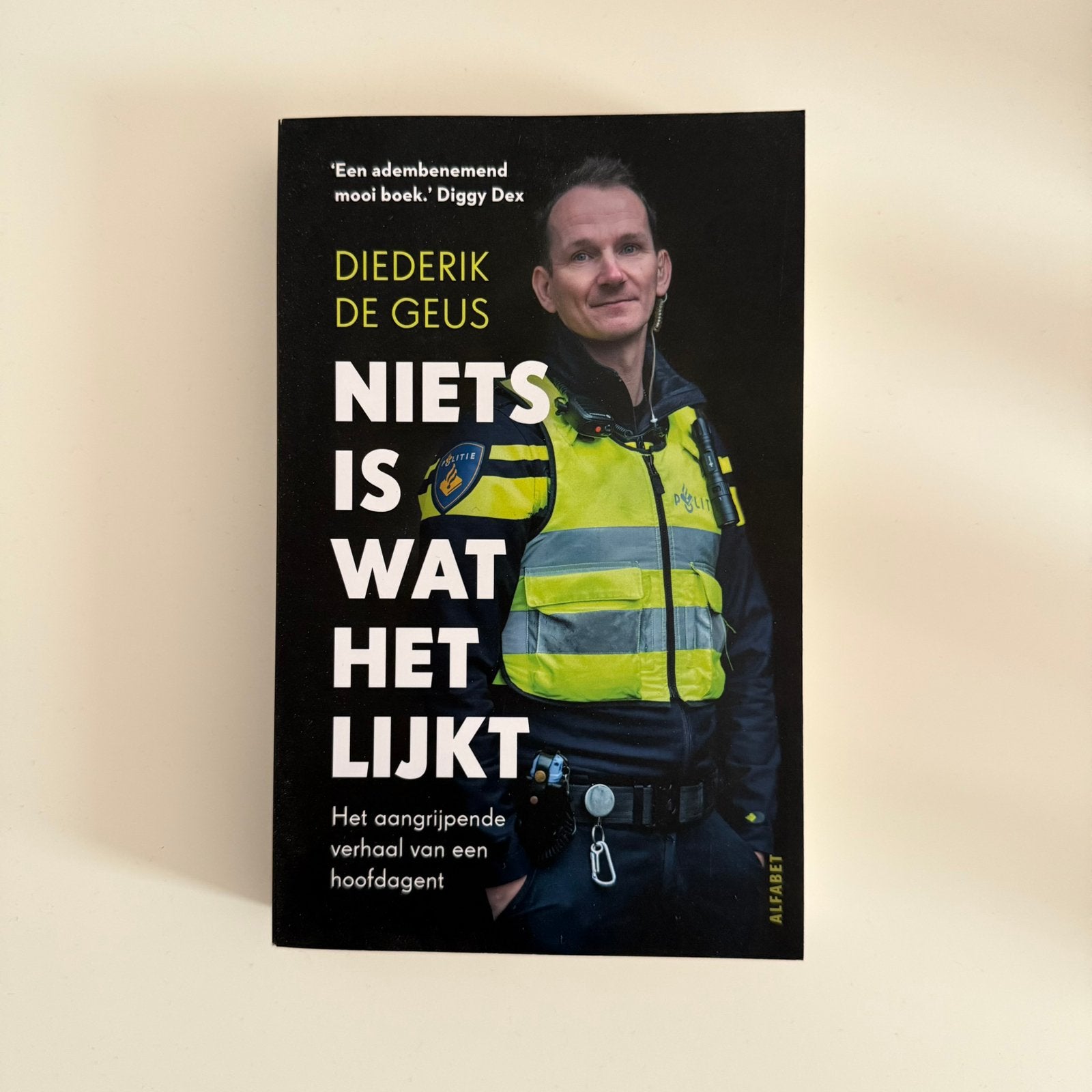 Niets is wat het lijkt Diederik de Geus politieboek, Ophalen of Verzenden, Zo goed als nieuw