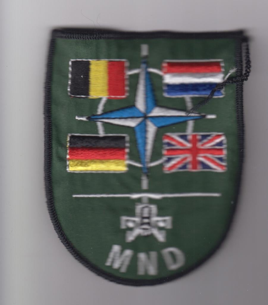 mouwembleem Multi Nationale Divisie, Ophalen of Verzenden, Landmacht, Nederland, Embleem of Badge