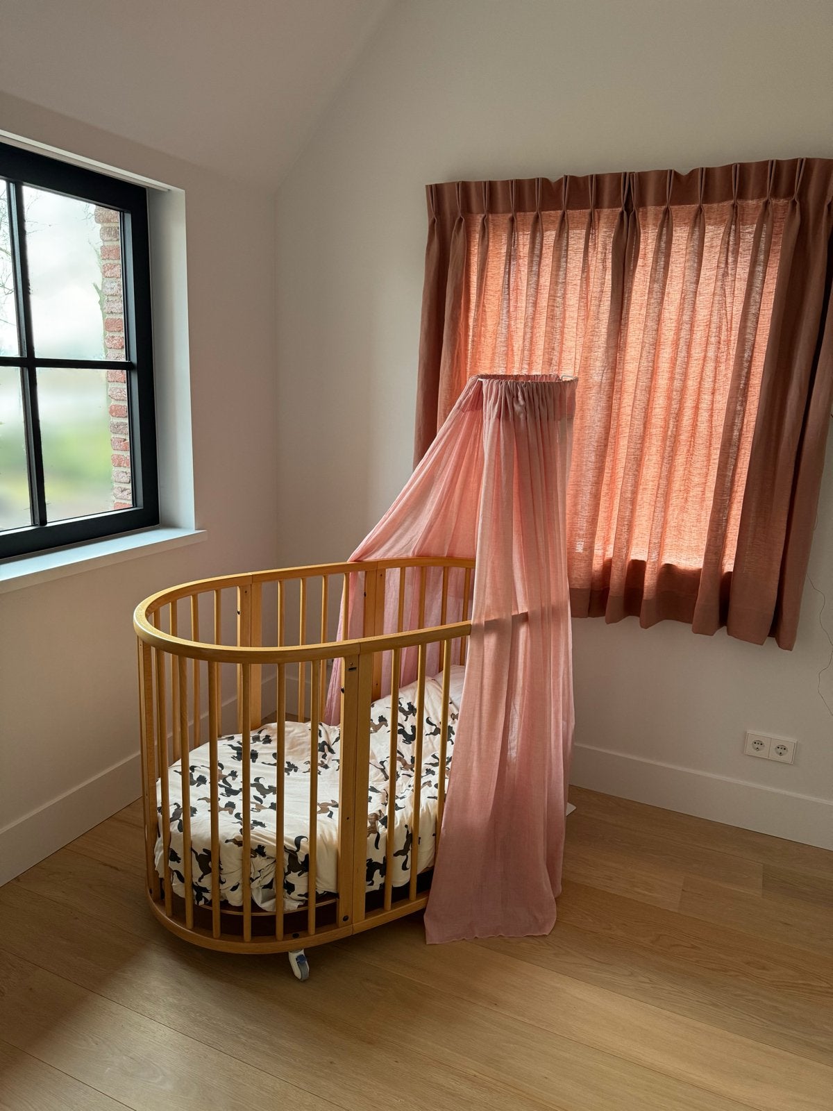 Stokke Sleepi Ledikant junior kinderbed babybed met matras, Kinderen en Baby's, Babywiegjes en Ledikanten, Ophalen, Zo goed als nieuw