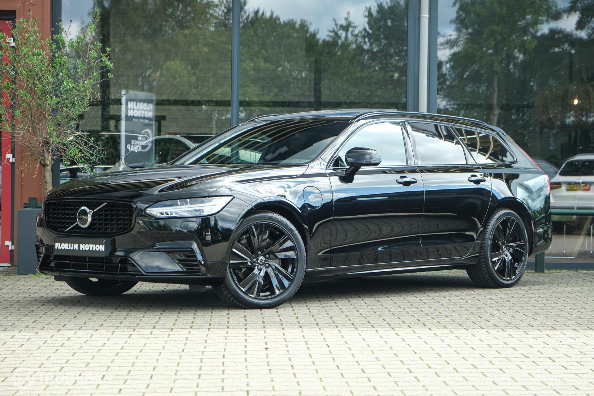 Foto 6 van Volvo V90 2.0 T8 AWD R-Design | Stoel en stuurwielverwarming