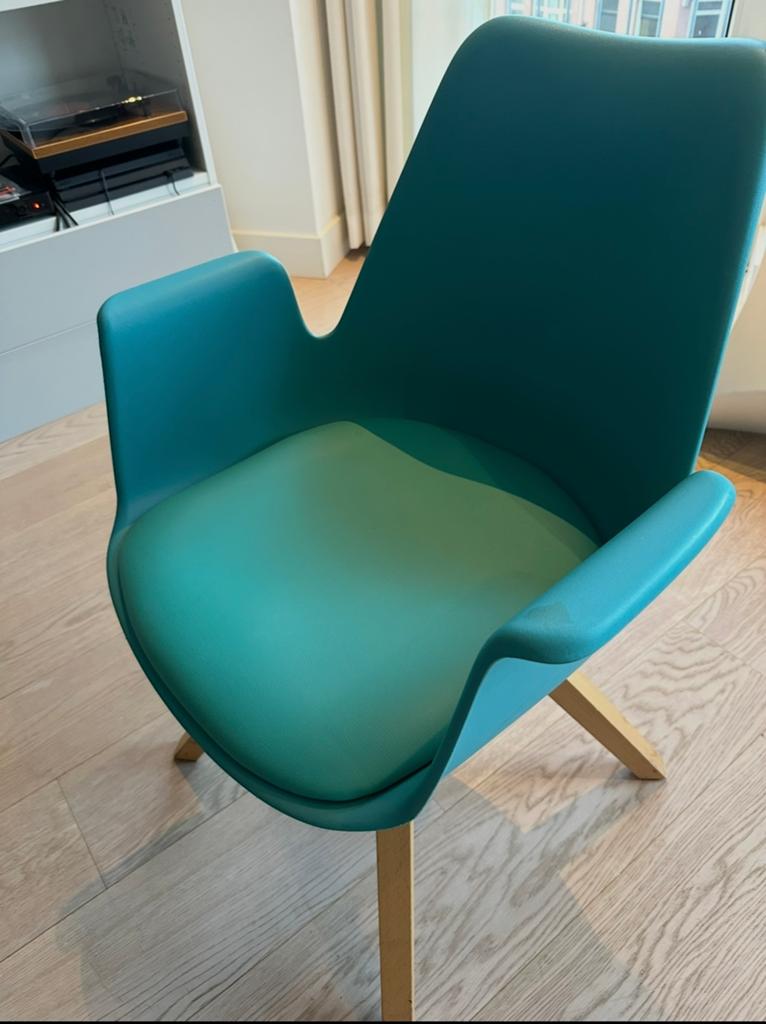 Set van 7 gekleurde stoelen, Huis en Inrichting, Stoelen, Blauw, Zo goed als nieuw, Vijf, Zes of meer stoelen, Ophalen
