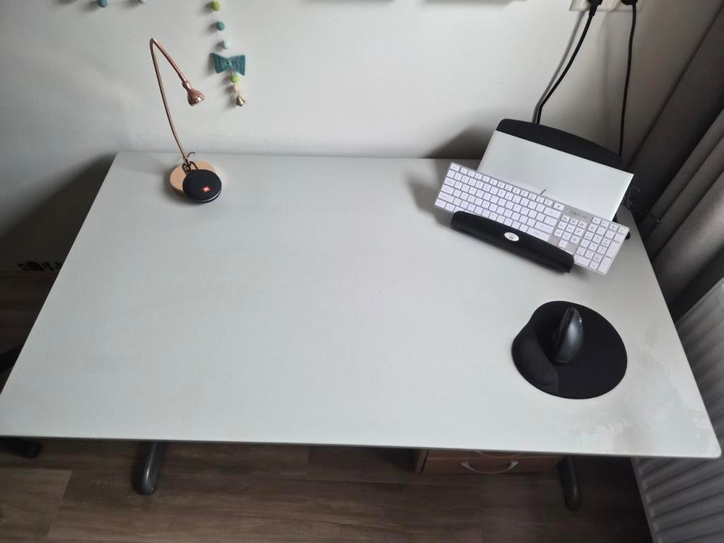 Ahrend Zit-sta bureau - Wit/Grijs - In hoogte verstelbaar, Ophalen, Zit-sta bureau, Metaal, In hoogte verstelbaar
