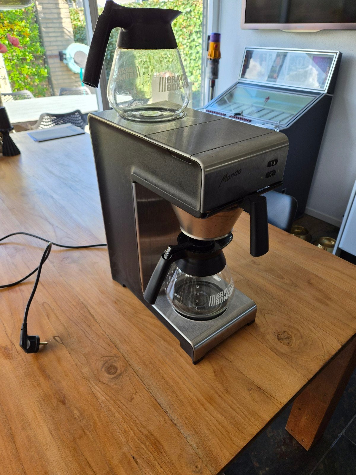 Bravilor Bonamat Mondo Koffiezetapparaat met 2 kannen, Gebruikt, 10 kopjes of meer, Koffiemachine, Gemalen koffie