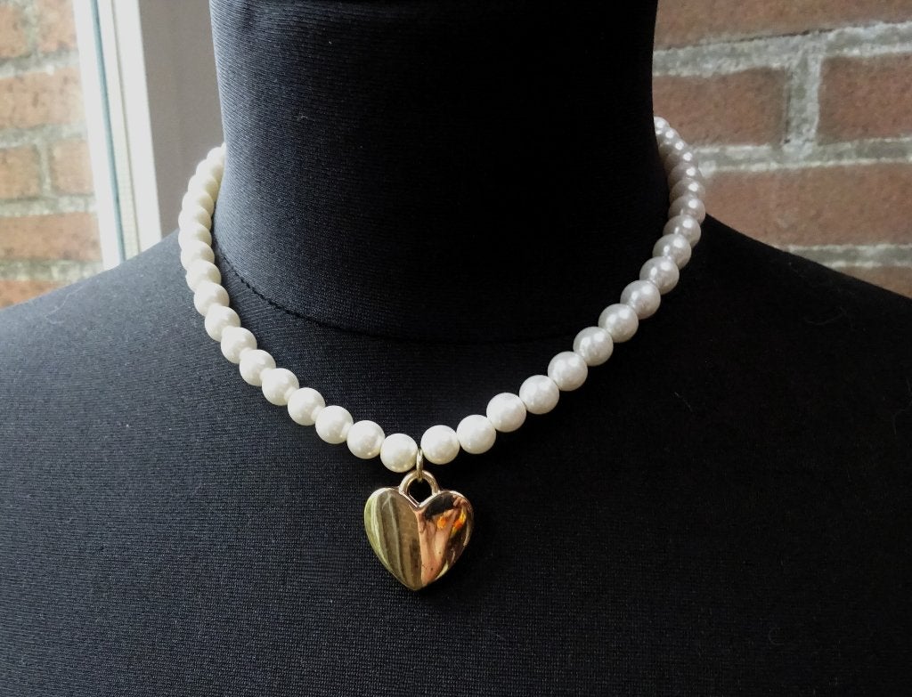 Ketting faux parels met goudkleurig hart hangertje, Sieraden, Tassen en Uiterlijk, Kunststof, Verzenden, Wit, Verstelbaar