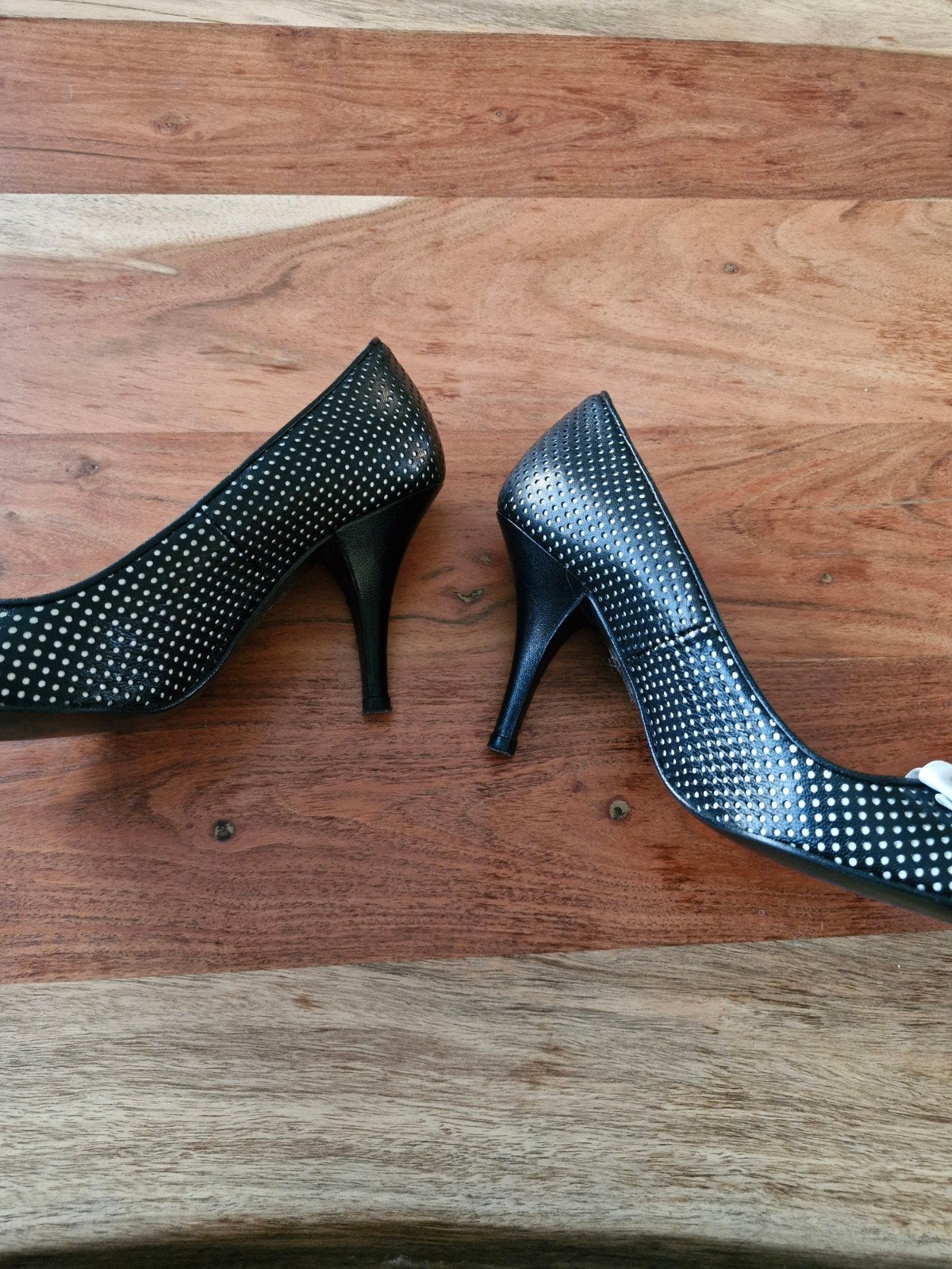 Zwarte pumps maat 38 met witte strik, Pumps, Zwart, Onbekend, Ophalen of Verzenden