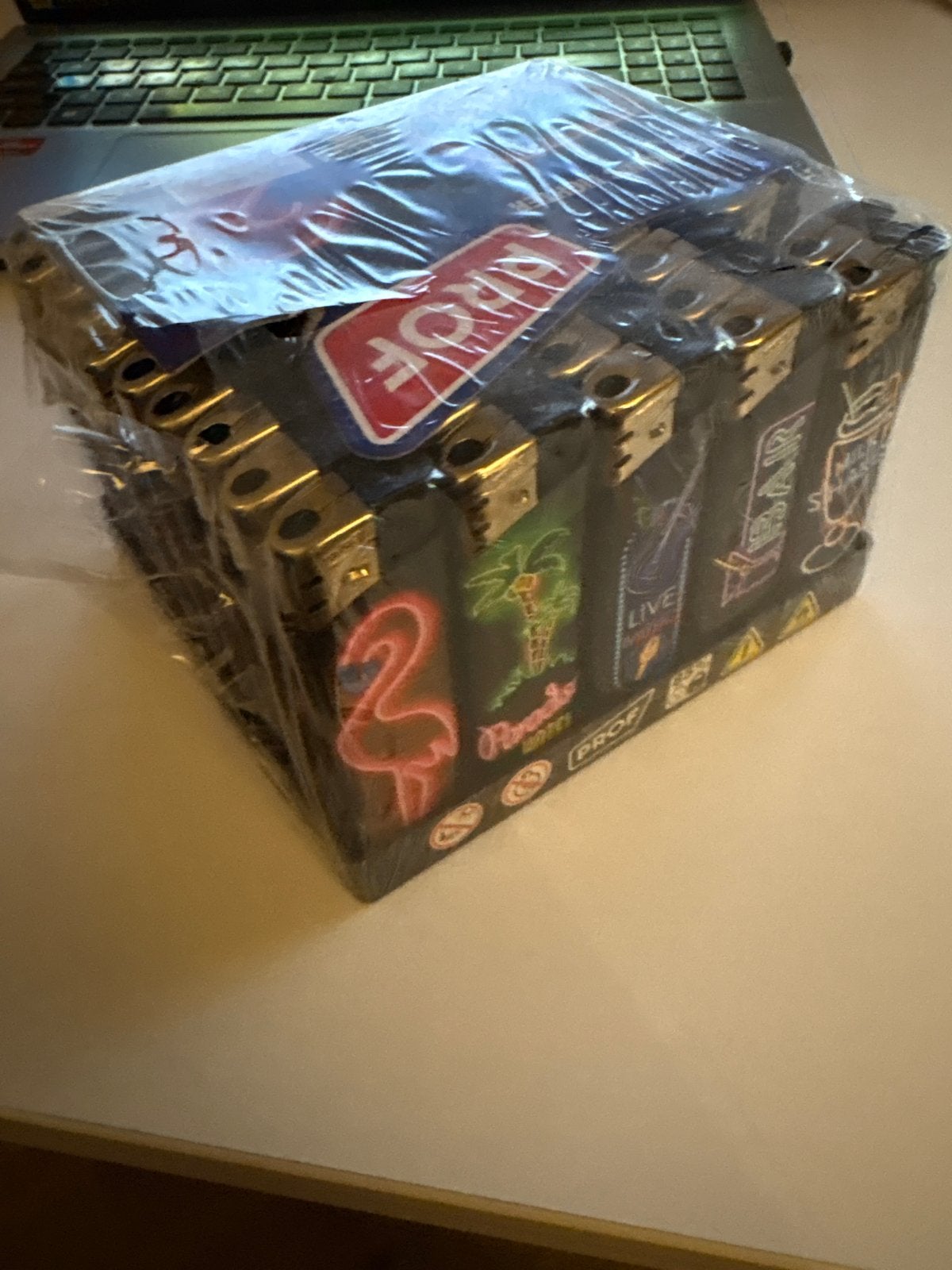 50 Nieuwe Wegwerp Aanstekers - Diverse Designs, Verzamelen, Rookartikelen, Aanstekers en Luciferdoosjes, Ophalen, Nieuw, Aansteker
