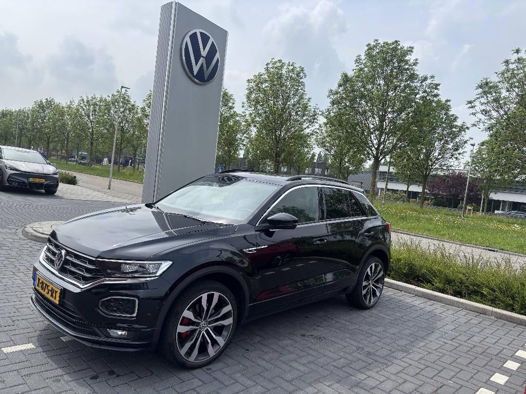 Volkswagen T-Roc 1.5 TSI - 3x R-Line - DEALER ONDERHOUDEN, 1498 cc, 4 cilinders, Zwart, Overige kleuren