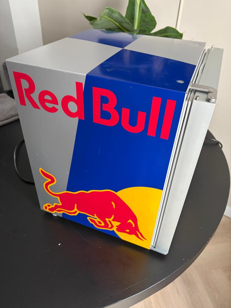 Red Bull Mini Koelkast - Compact en Stijlvol, Ophalen, Zonder vriesvak, Minder dan 45 cm, Minder dan 85 cm