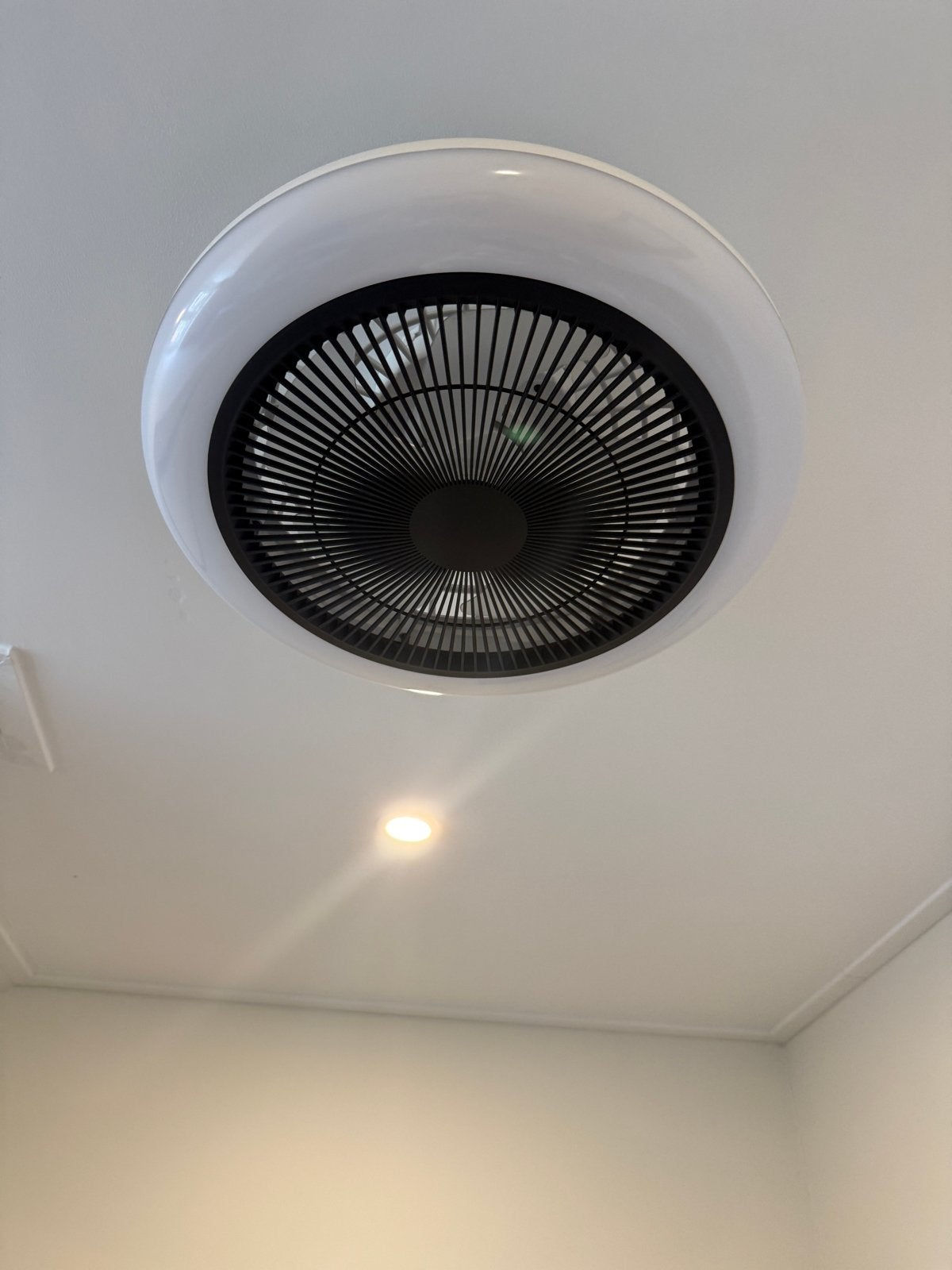 Eglo plafondventilator met lamp en afstandsbediening, zwart, Ophalen of Verzenden, Ventilator met afstandsbediening, Zo goed als nieuw