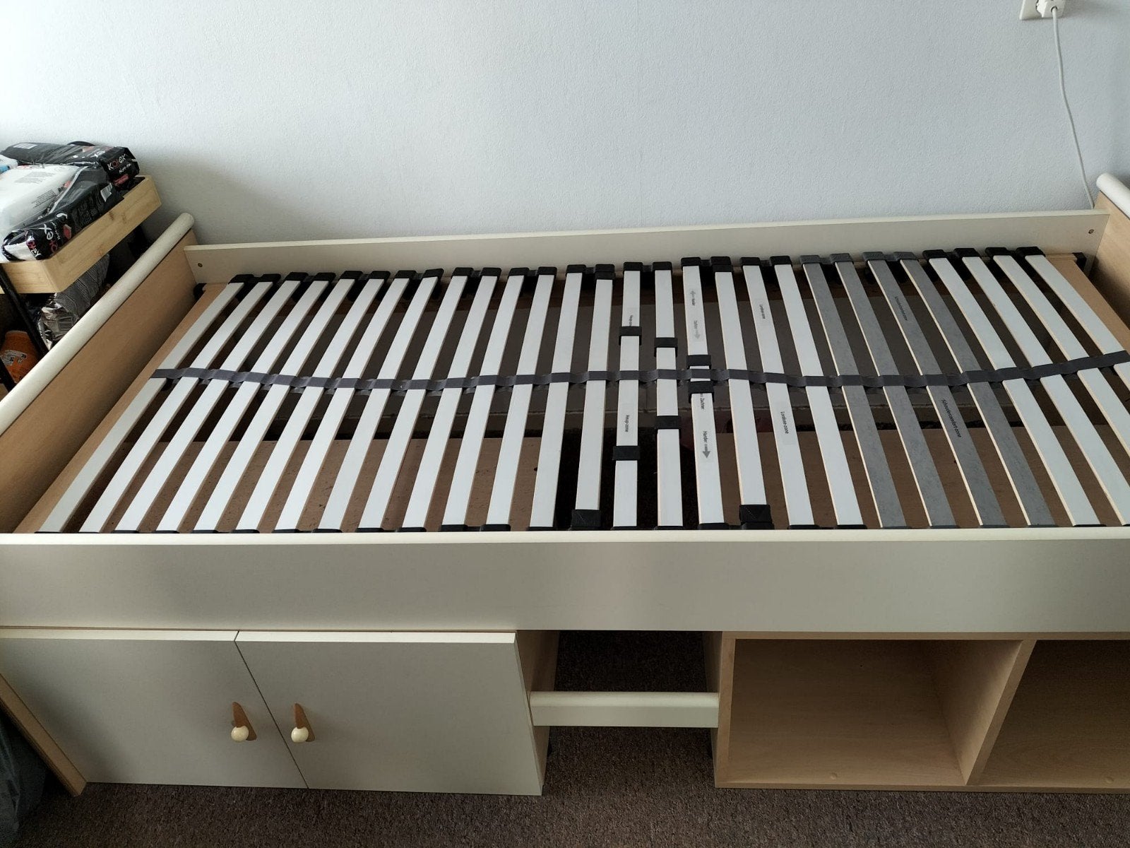 Hoogslaper 90x200cm met bijna nieuw matras en opbergruimte, Ophalen, 90 cm, Eenpersoons, Wit