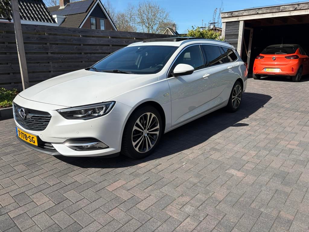 Opel Insignia ST 1.5 Turbo Business 165pk Automaat / Panodak, Auto's, 730 kg, 164 pk, Zwart, 4 cilinders