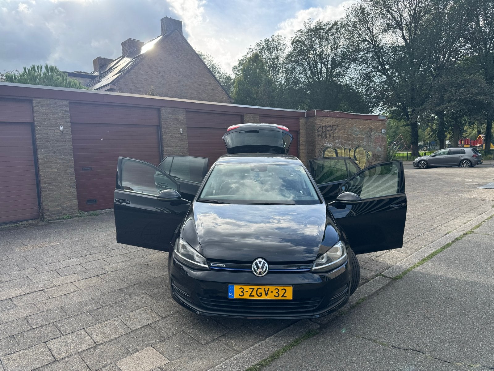 Volkswagen Golf 1.6 TDI 81KW 5D Blue Motion 2014 Zwart, Auto's, Stof, Zwart, 4 cilinders, Zwart