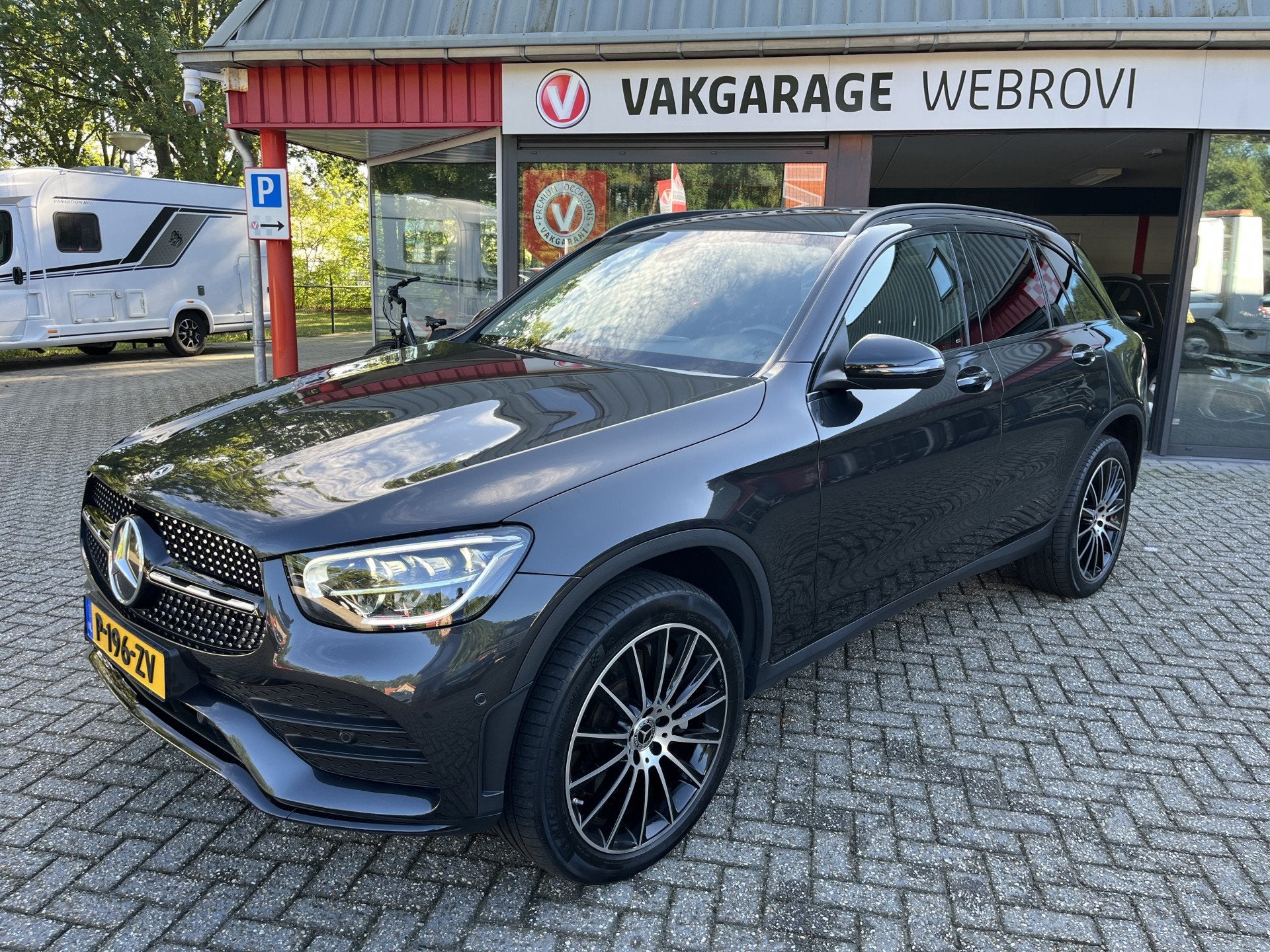 Mercedes-Benz GLC 300e 4MATIC Business Solution AMG, Auto's, Automaat, Dealer onderhouden, Gebruikt, Euro 6