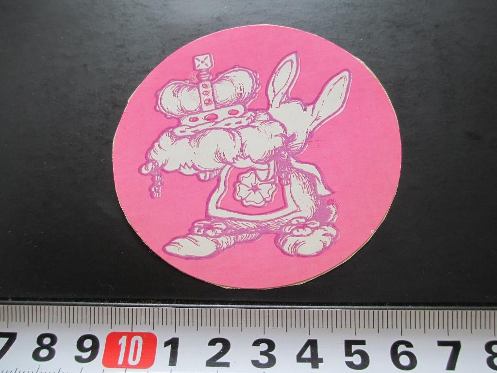 sticker strip konijn haas kroon op kussen, Ophalen, Zo goed als nieuw