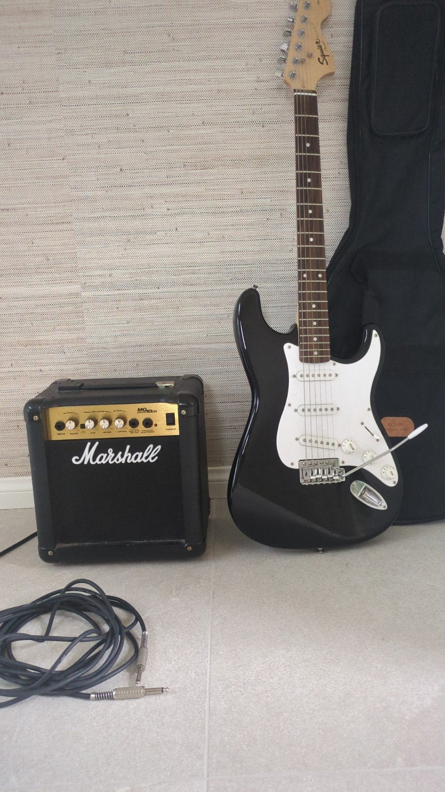Squier Stratocaster met Marshall MG10CD versterker, Muziek en Instrumenten, Ophalen of Verzenden
