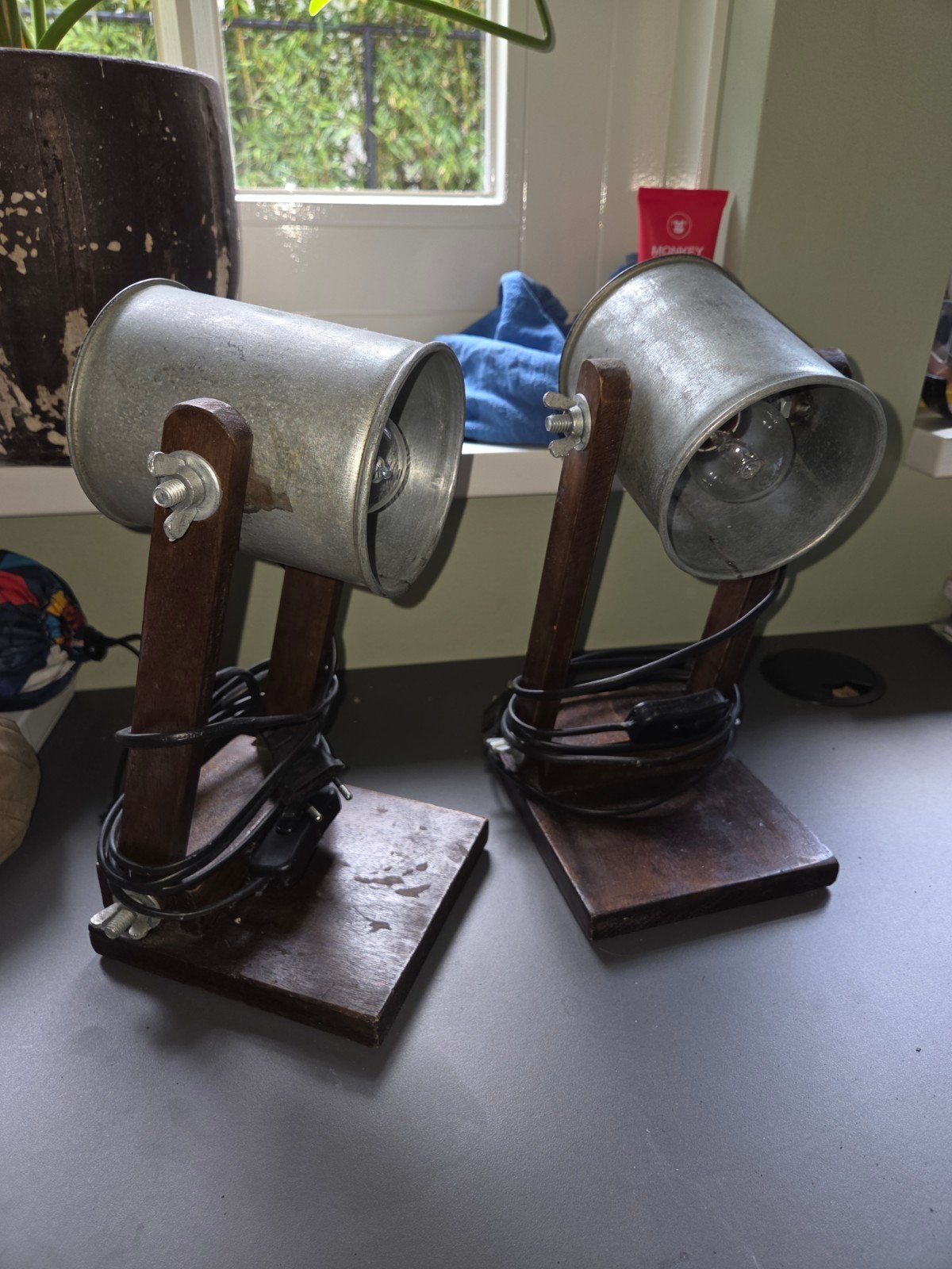 Set van 2 industriële lampjes met houten voet, Ophalen of Verzenden