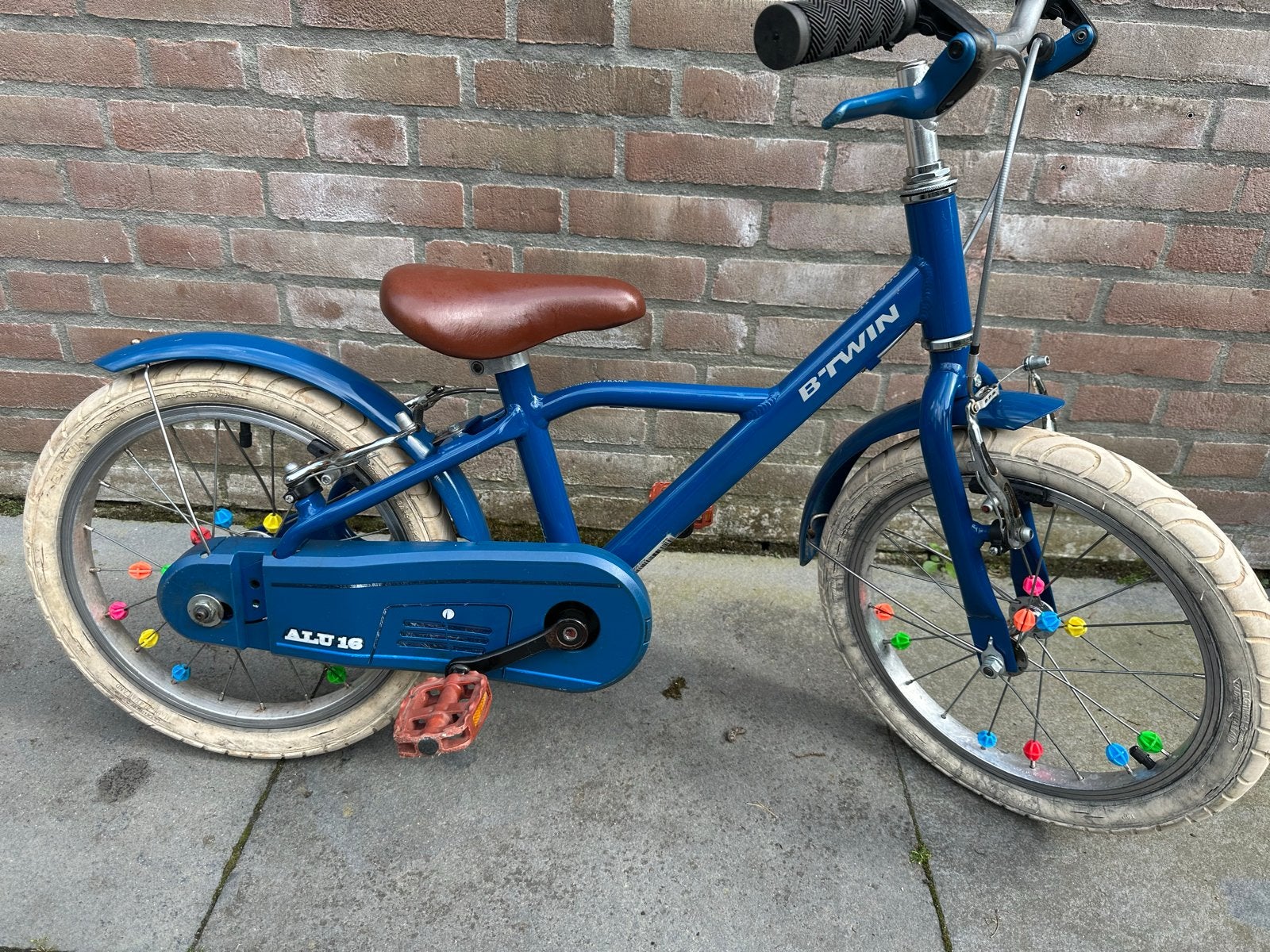 B'Twin kinderfiets 16 inch blauw, Fietsen en Brommers, Fietsen | Jongens, Ophalen, Zo goed als nieuw, 16 inch