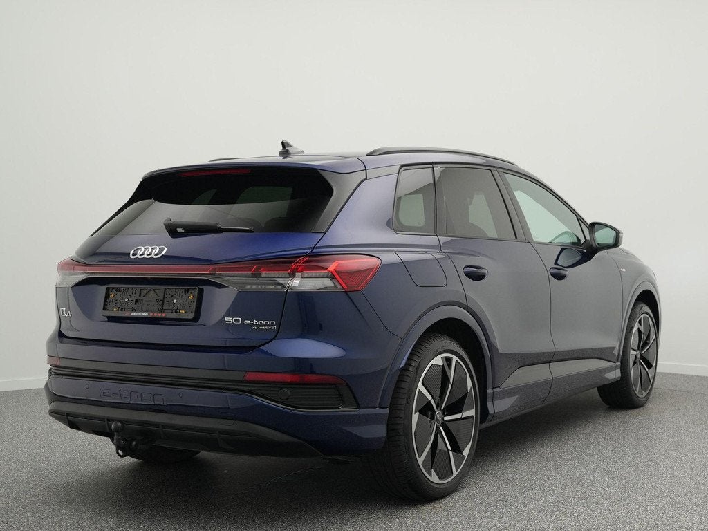 Audi Q4 e-tron 50 quattro S edition 77 kWh 299 PK | LED Matr, Automaat, Zwart, Blauw, Leder