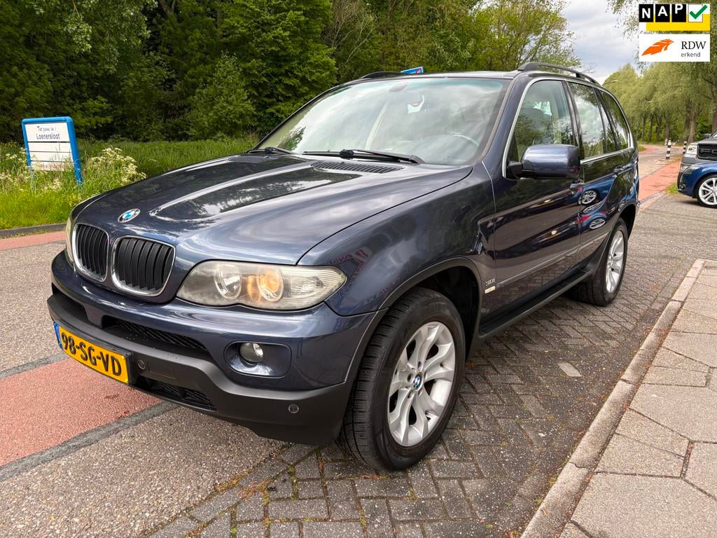 BMW X5 3.0i Lifestyle Edition + TREKHAAK!, Automaat, Gebruikt, Automatische klimaatregeling, Blauw