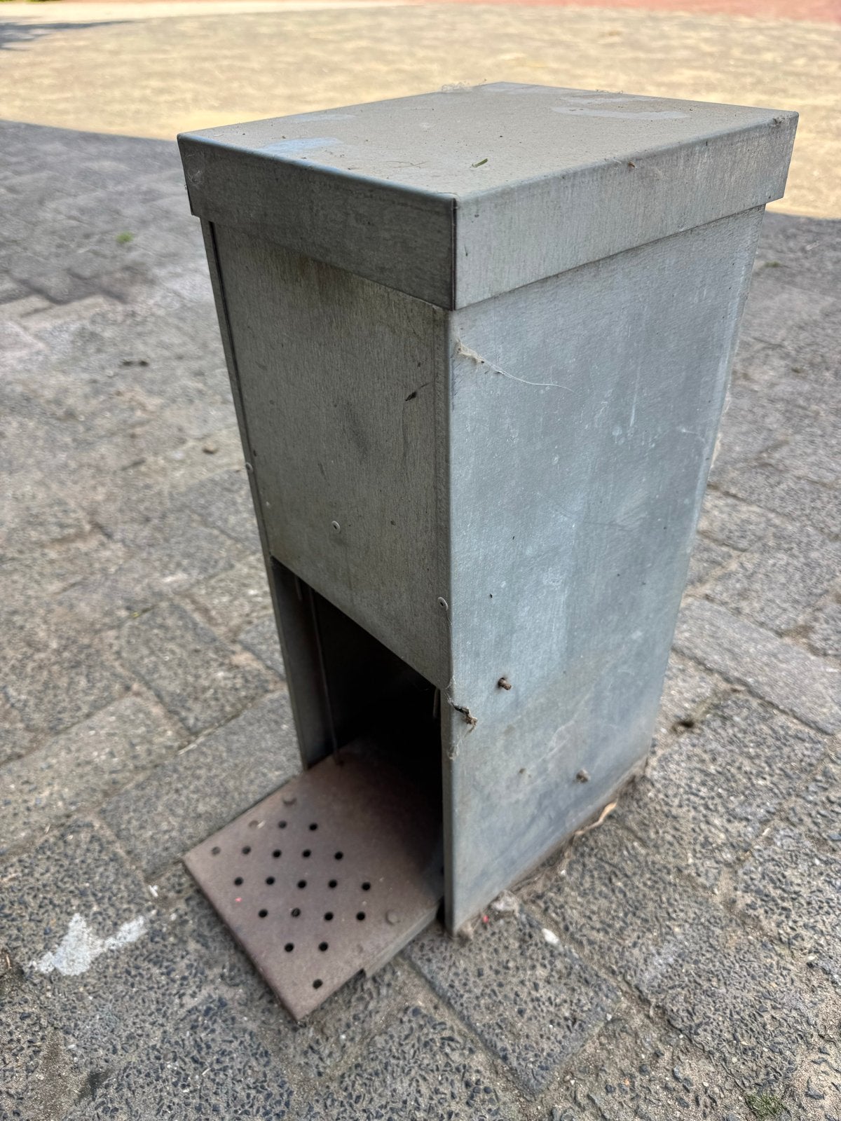 Metalen voersilo/trapbak kippen, Ophalen, Gebruikt, Drinken en Voederen