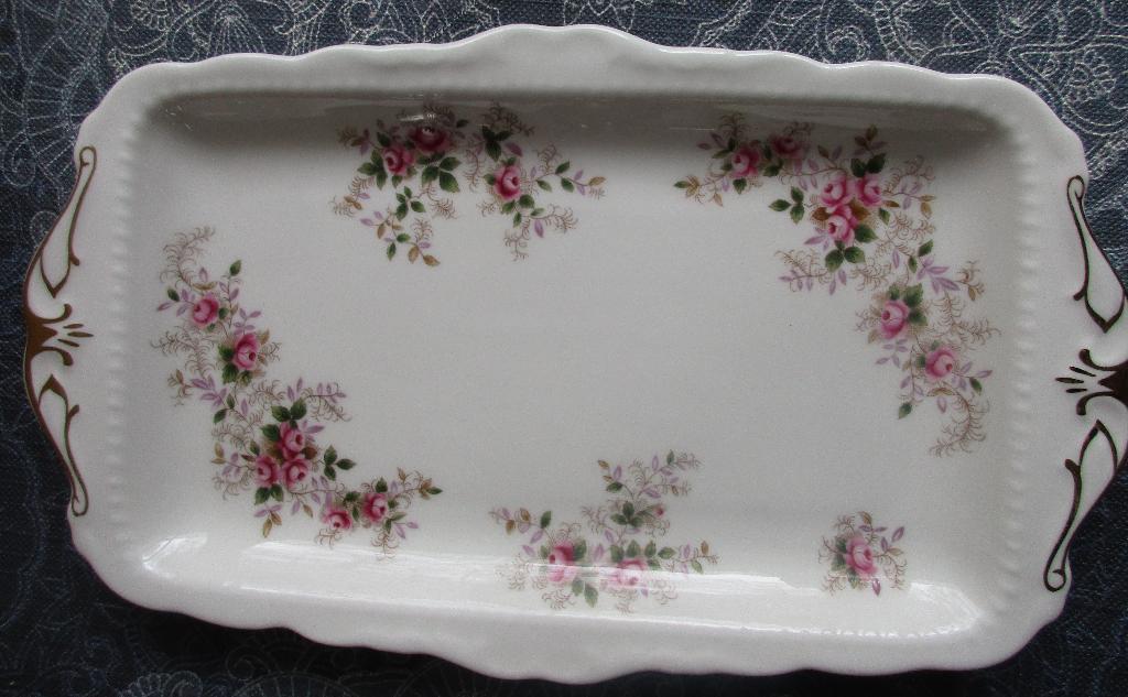 vintage cakeschaal Lavender Rose Royal Albert ( als nieuw ), Ophalen of Verzenden