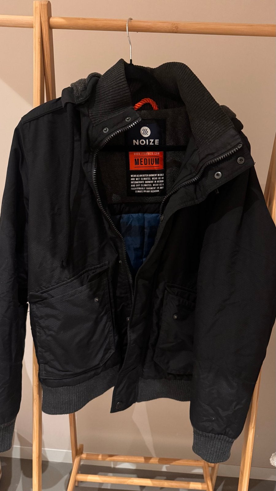 Zwarte Noize winterjas met afneembare capuchon, Kleding | Heren, Ophalen of Verzenden, Zo goed als nieuw, Maat 48/50 (M), Zwart
