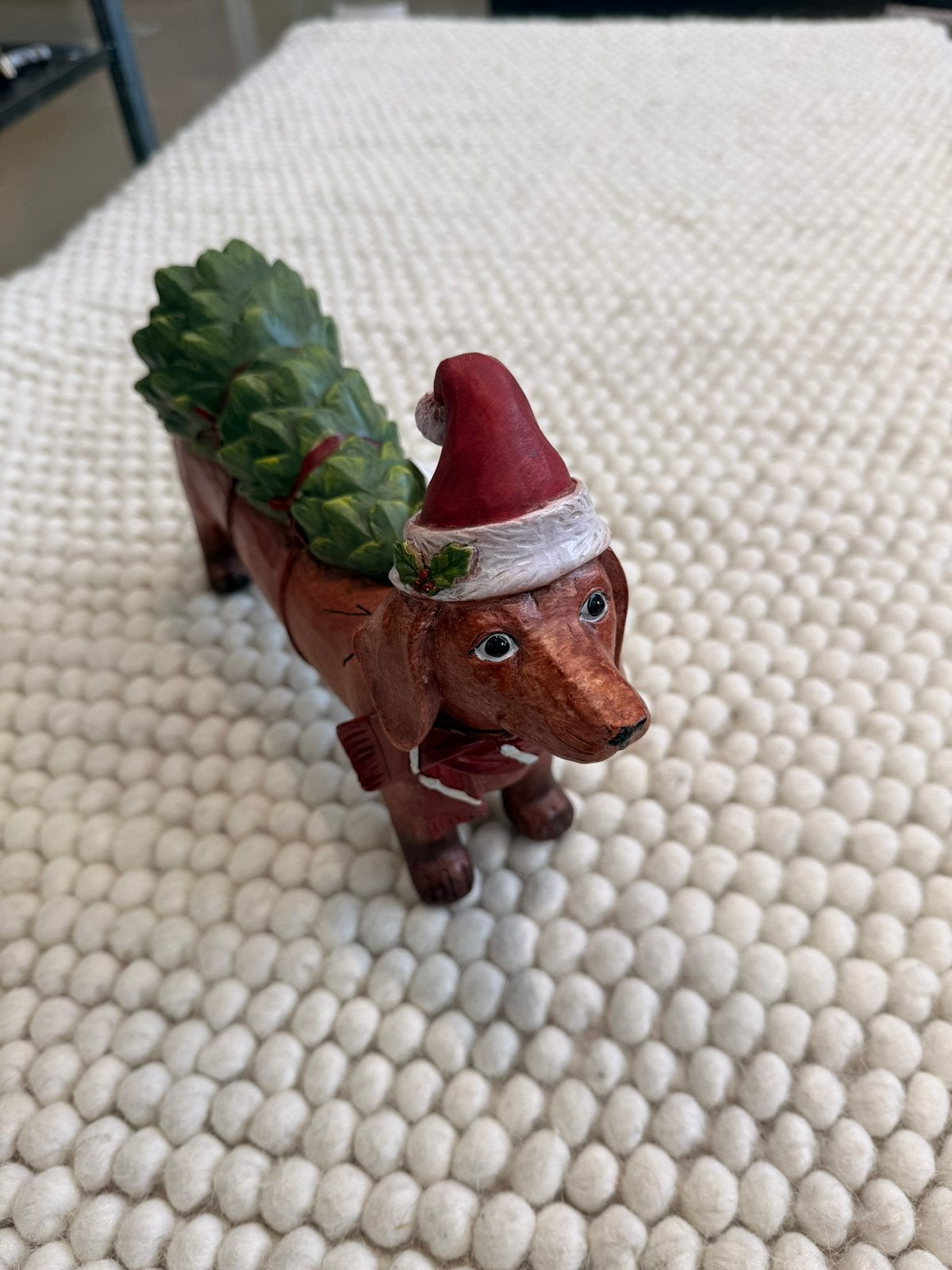 Teckel met een kerstboom 30cm lang 19 cm hoog, Nieuw, Ophalen of Verzenden, Bruin, Vintage
