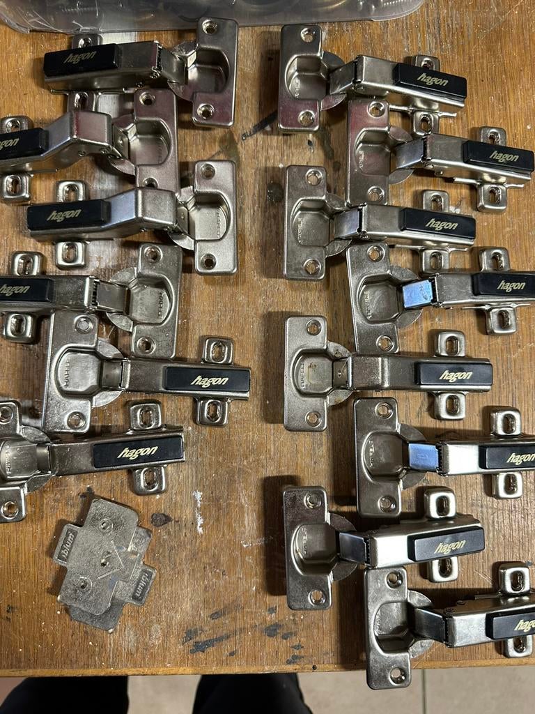 Hagon hang en sluitwerk 14 stuks+ greepjes, Doe-het-zelf en Verbouw, Hang- en Sluitwerk, Ophalen, Zo goed als nieuw, Slot