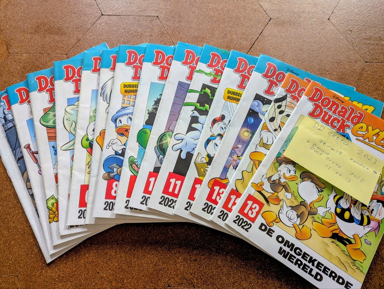 Donald Duck Extra 2023 en 2022 (+ 2 Specials uit 202212 en 1, Meerdere stripboeken, Ophalen, Zo goed als nieuw