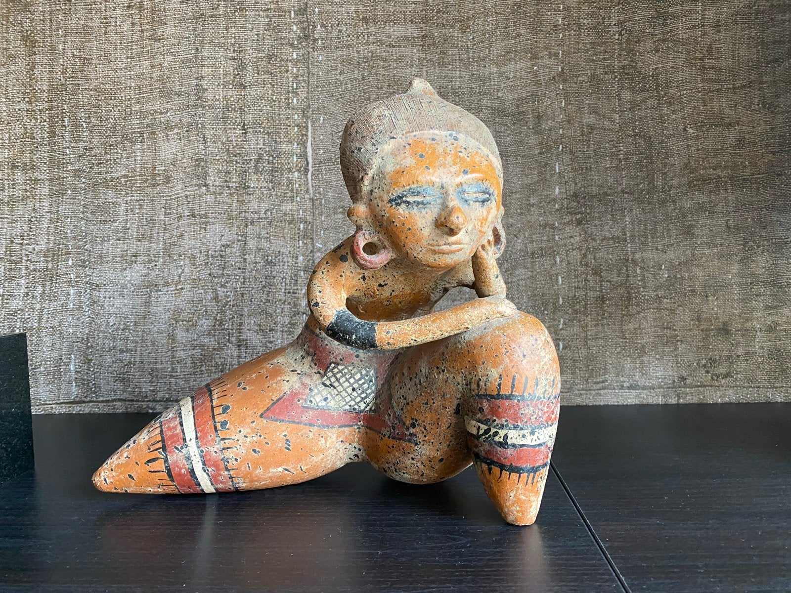 Uniek Stenen Beeld van Zittende Vrouw, Ophalen of Verzenden, 20 - 50 cm, Steen of Keramiek, Beeld