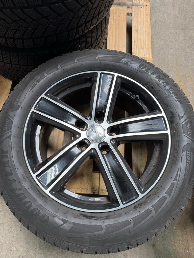 18 inch Dezent velgen met GoodYear SUV winterbanden, Auto-onderdelen, Banden en Velgen, 18 inch, Gebruikt, 255 mm, Banden en Velgen