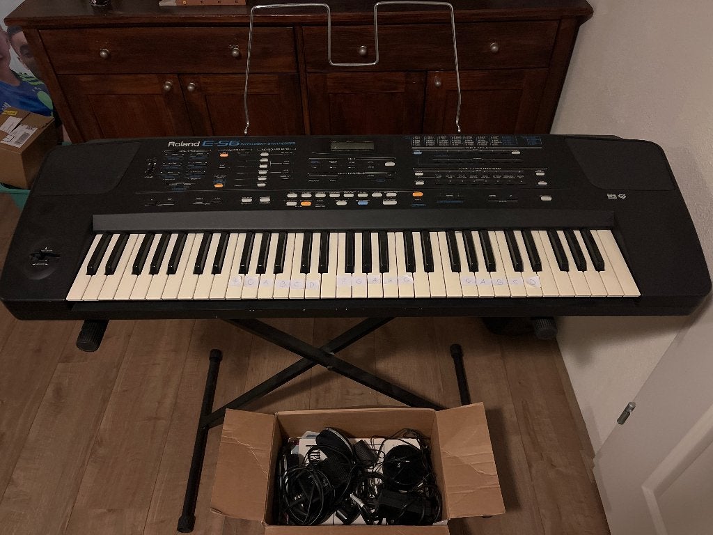 keyboard Roland E-56, Muziek en Instrumenten, Keyboards, Gebruikt, Overige aantallen, Met standaard, Ophalen