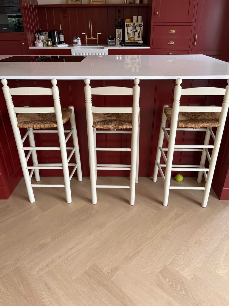 3 Houten barkrukken met rieten zitting - Cottage/Landelijk, Huis en Inrichting, Barkrukken, Ophalen, Gebruikt, Hout, 60 tot 90 cm