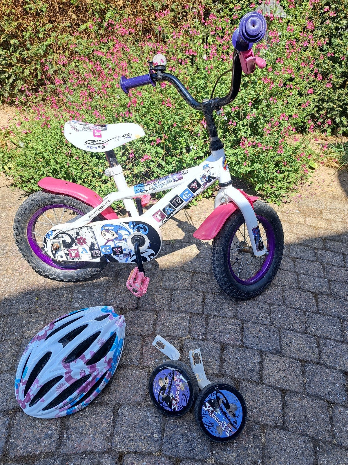 Leuke kinderfiets meisje 14 inch met zijwieltjes en helm, Terugtraprem, Zijwieltjes, Gebruikt, Ophalen of Verzenden