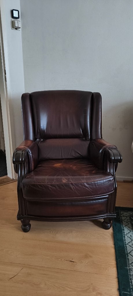 Twee Fauteuil(s) soort Chesterfield, Ophalen, Gebruikt, Engels, 50 tot 75 cm