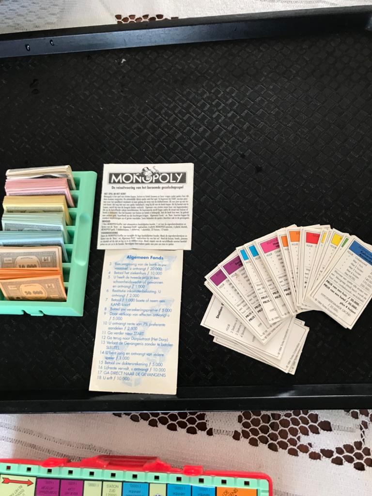 Monopoly Reisspel in Koffer - Compleet en Compact, Vijf spelers of meer, Ophalen of Verzenden, Gebruikt, Reisspel