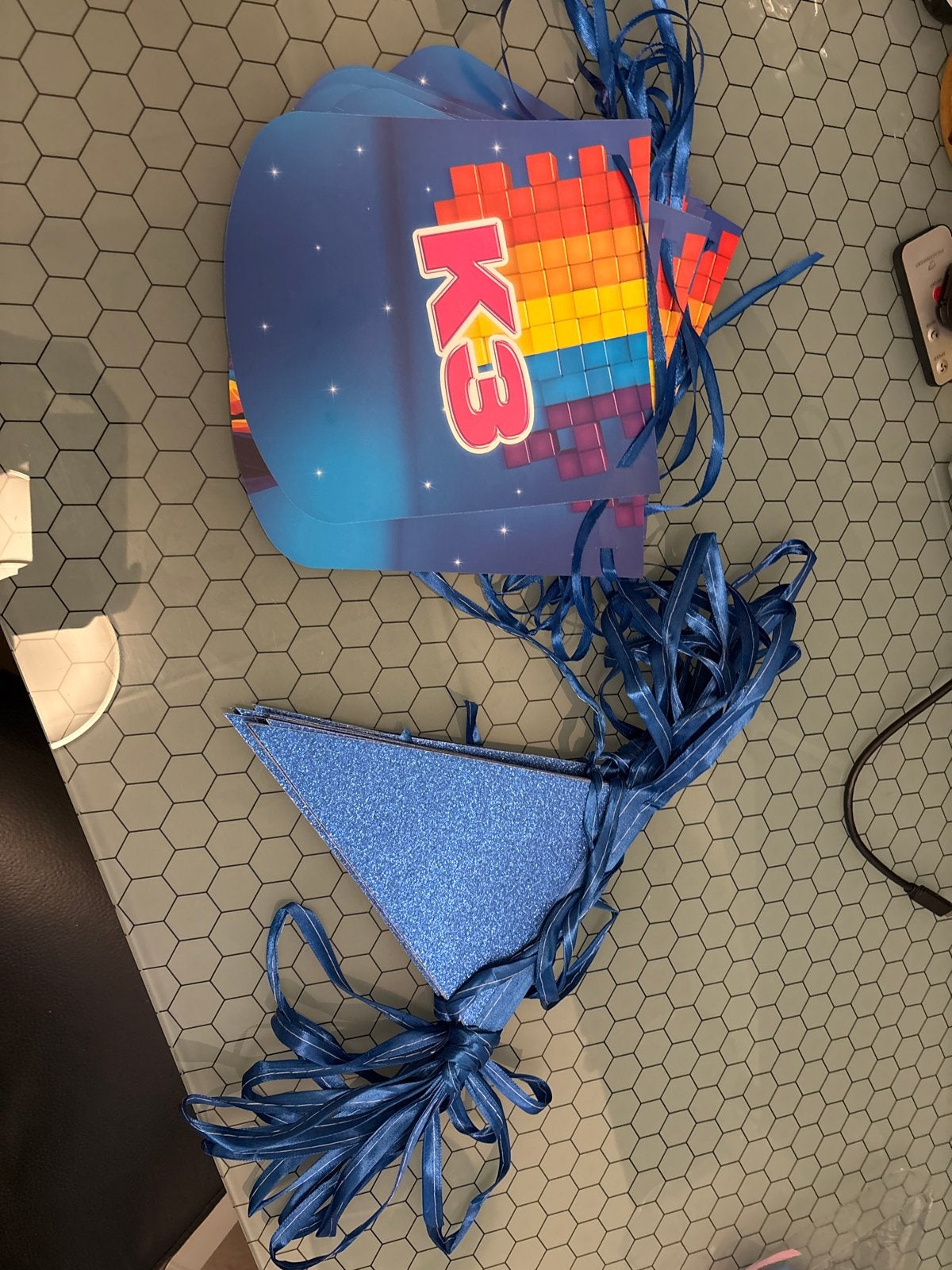 K3 en blauwe glitter slingers - Feestversiering, Hobby en Vrije tijd, Feestartikelen, Ophalen, Gebruikt, Versiering, Verjaardag