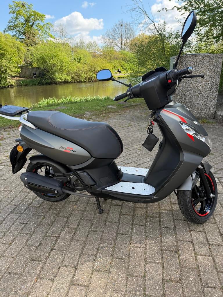 Peugeot Kisbee uit 2019 - Zeer goede staat, weinig kilometer, Fietsen en Brommers, Brommeronderdelen | Scooters, Ophalen, Zo goed als nieuw