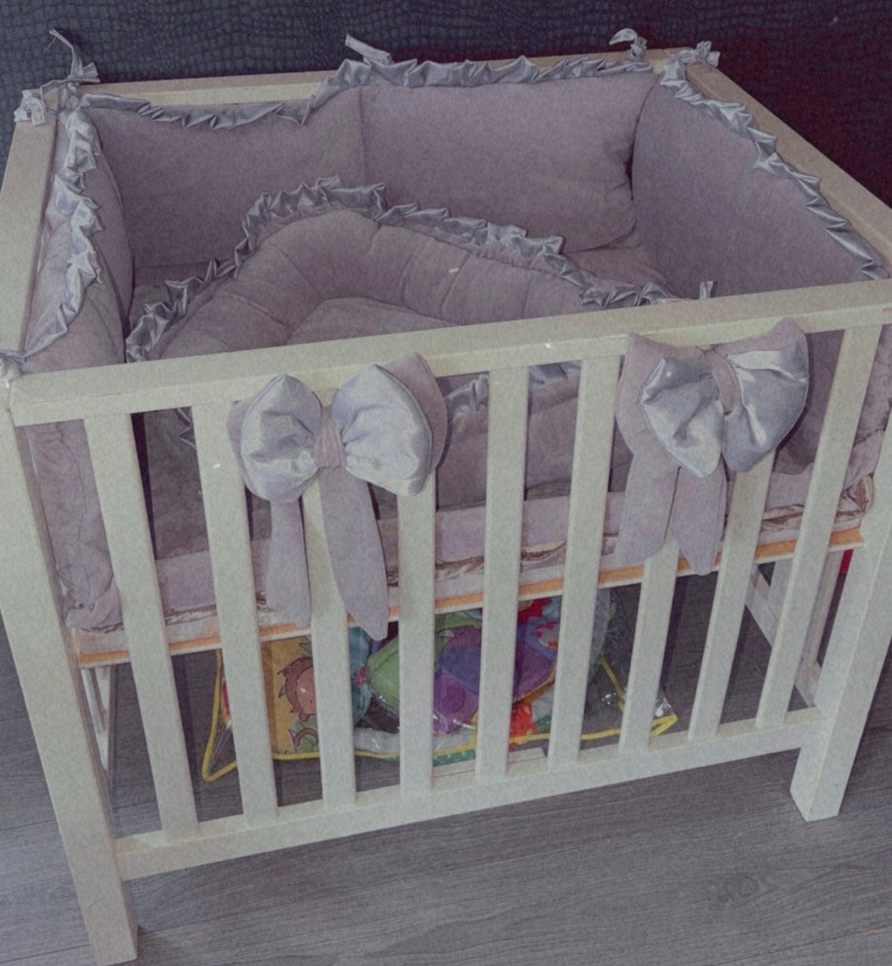 Velvet zilver  Boxbekleding met Strikken en Nestje, Kinderen en Baby's, Ophalen of Verzenden, Zo goed als nieuw, Ledikant