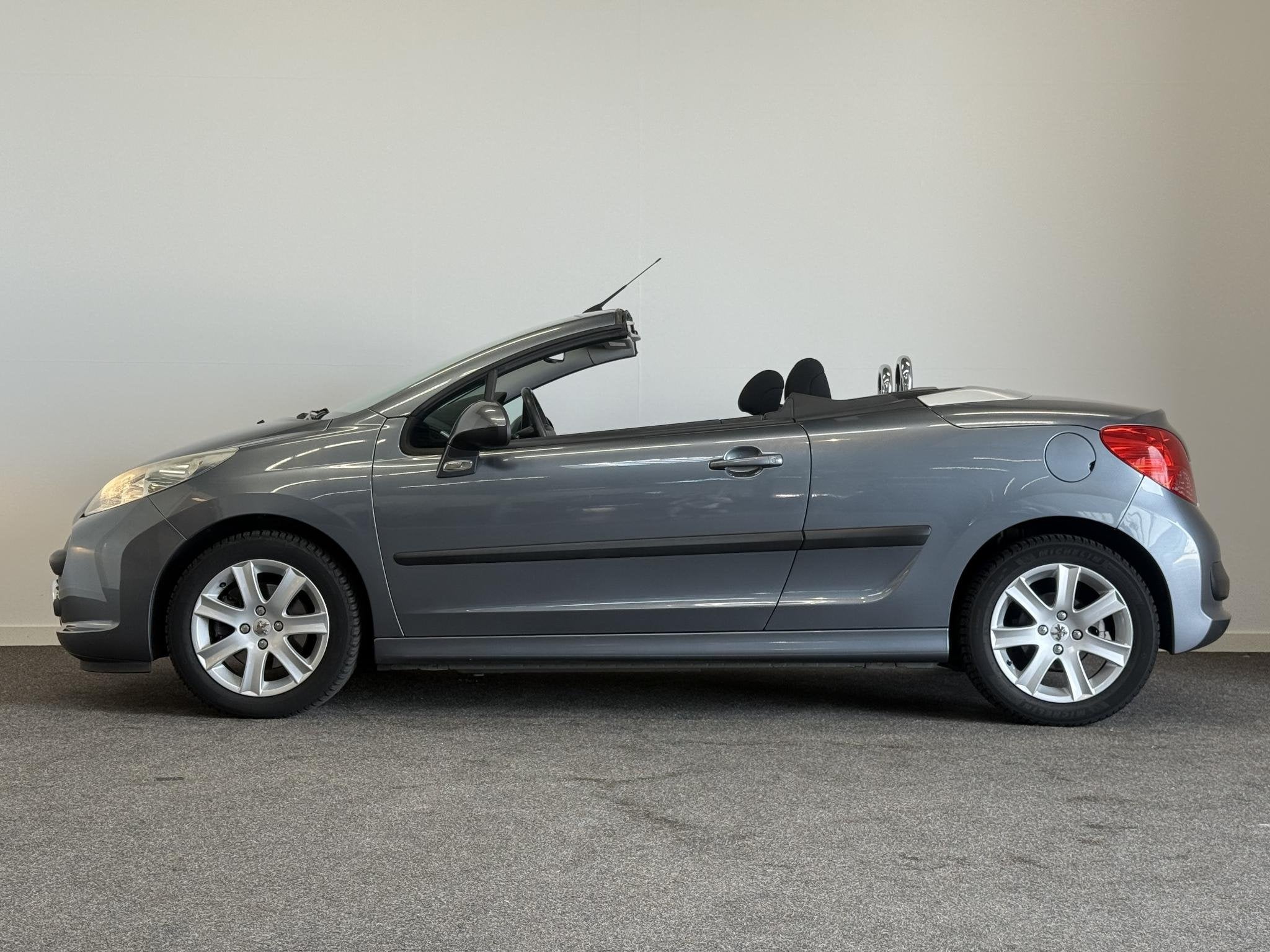 Peugeot 207 CC 1.6 VTi Première Airco! Cruise! NAP!, Auto's, Peugeot, Voorwielaandrijving, Gebruikt, 4 cilinders, Cabriolet