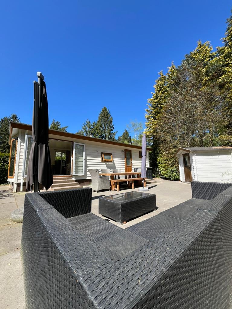 Chalet / vakantiehuis Ede - In het bos, ruime tuin, veel zon, Huizen en Kamers, Gelderland, 2 slaapkamers, Verkoop zonder makelaar