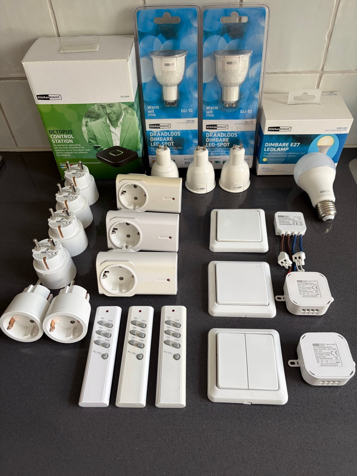 Complete Kikaanklik Smart Home Set: lampen en schakelaars, Ophalen of Verzenden, Gebruikt, Schakelaar