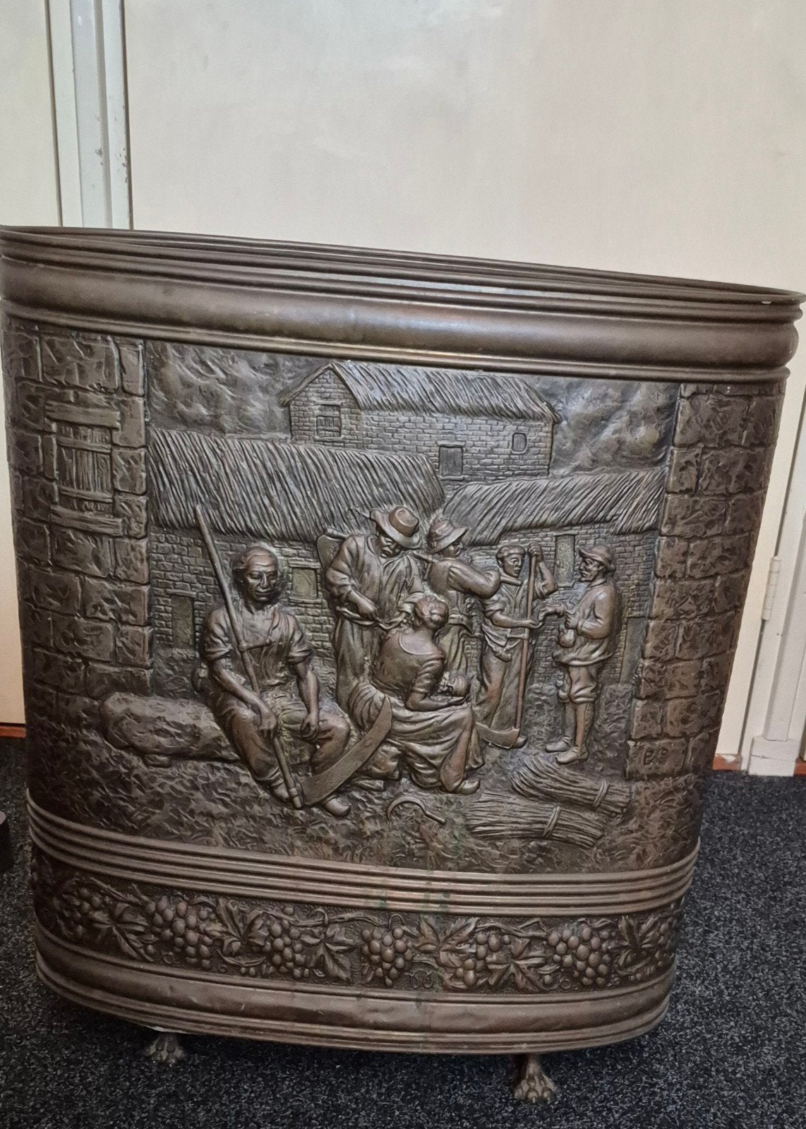 Antieke Bronzen Haardbak met Reliëfscène, Ophalen of Verzenden